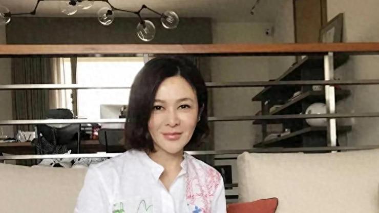 关之琳年轻时管不住下半身，为此付出半辈子代价，62岁依然单身！