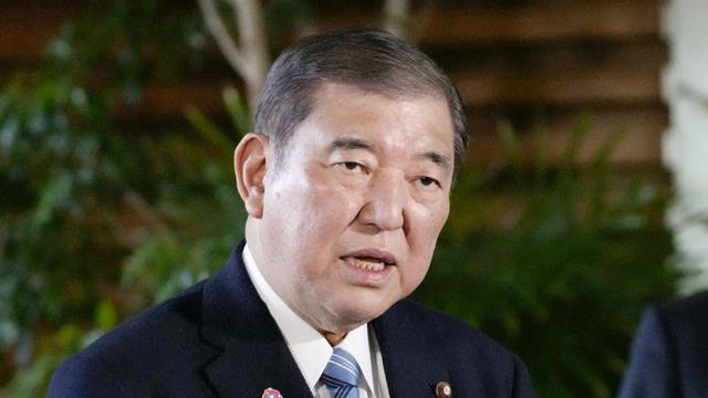 特朗普得寸进尺，要将日本彻底掌控在手中，石破茂准备向中国看齐