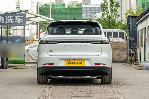 13万内家用SUV，零跑C10直降四千+终身质保，20万家庭都选它