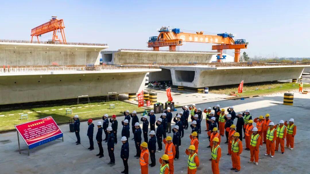 首榀箱梁顺利架设！合武高铁安徽段全面进入箱梁架设阶段