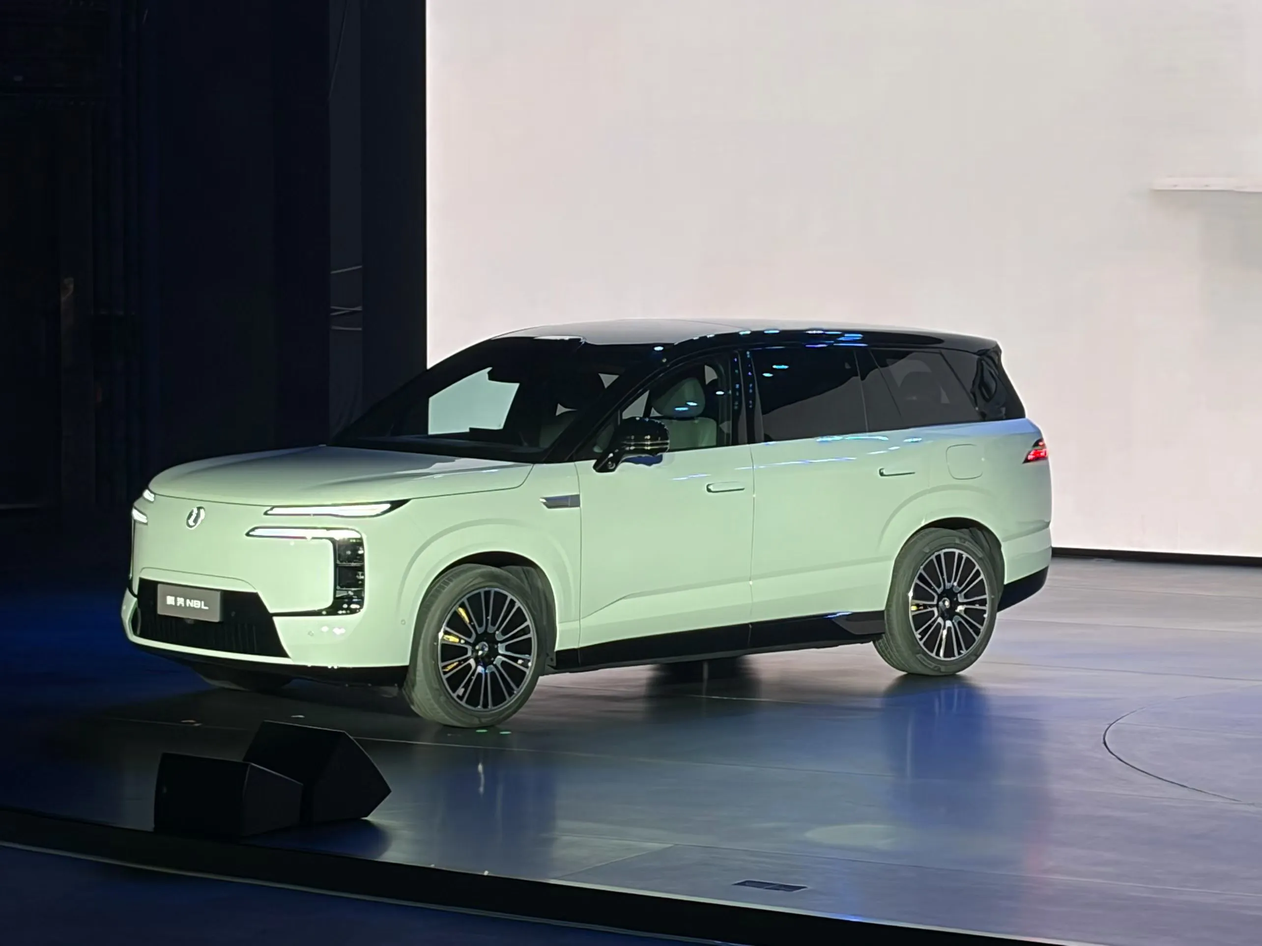 腾势N8L真正的家庭首选，29.98万太超值了