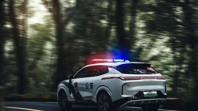 领克08EM-P凭实力出圈，吉利助力警务用车升级