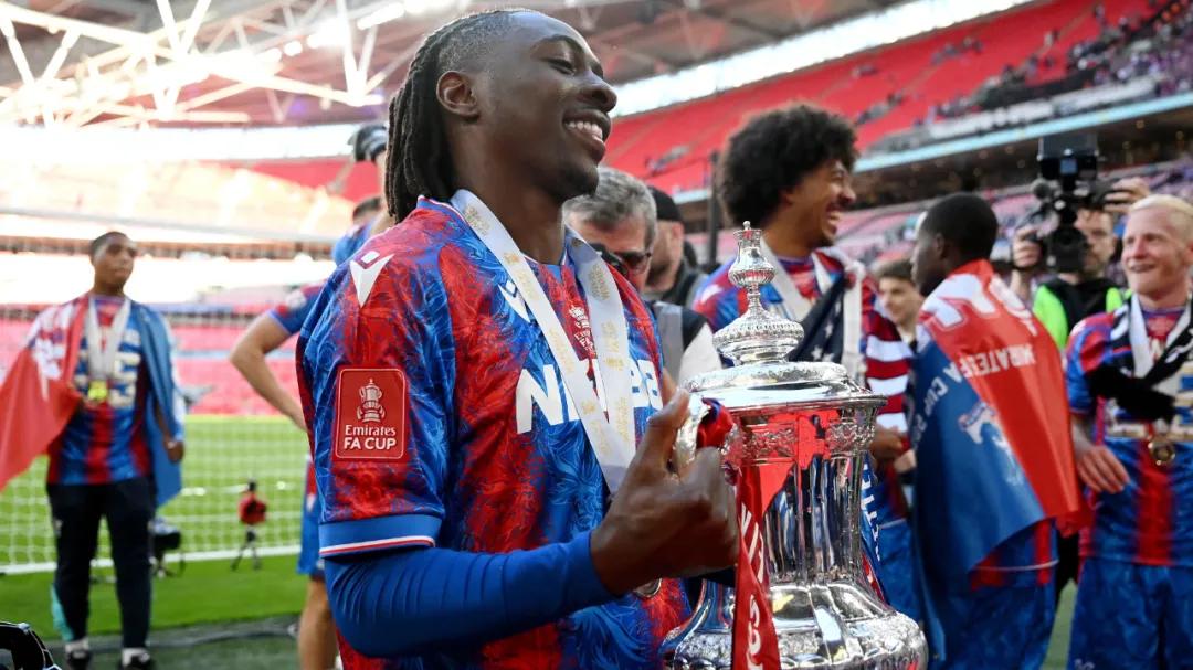 11位足球运动员的传奇履历