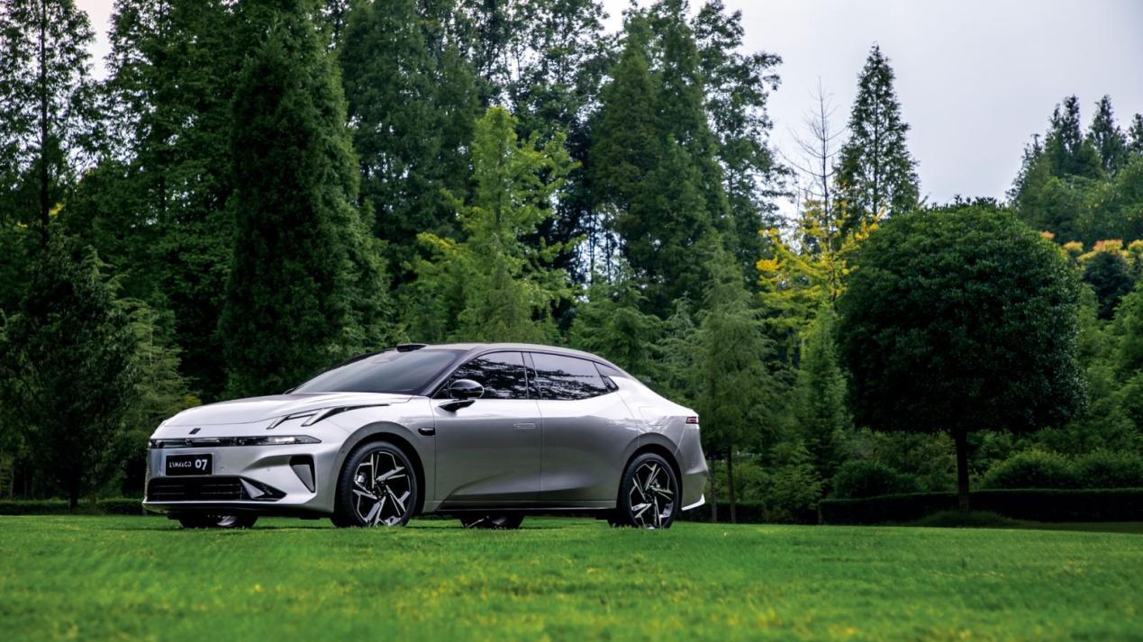 哈妮克孜的提车分享！全新领克07EM-P的巧思设计解决生活刚需