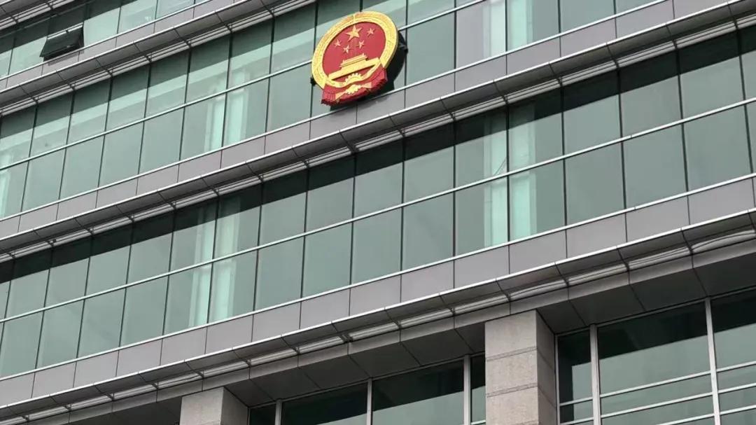 与女检察官通奸的淫乱亿万富翁，得到重庆司法的悉心呵护