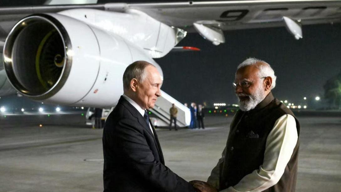 普京访印遭遇微笑式打脸！莫迪拒接军事订单，千亿合作或作废