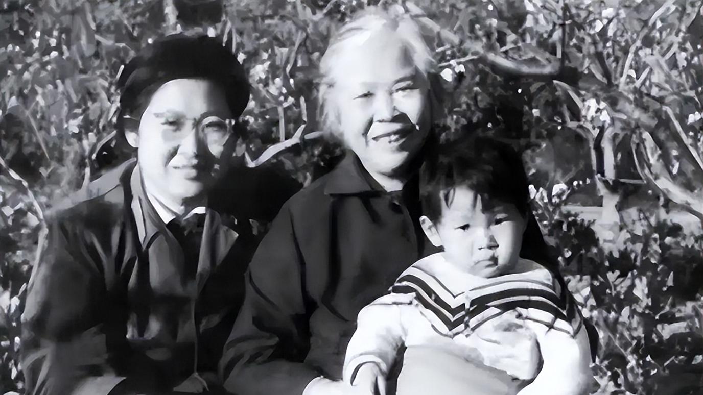 1984年贺子珍逝世，李敏整理遗物时才发现，妈妈少领了11220元