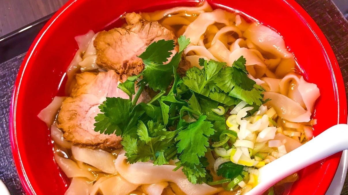 一碗地道山西刀削面，藏着烟火里的老味道