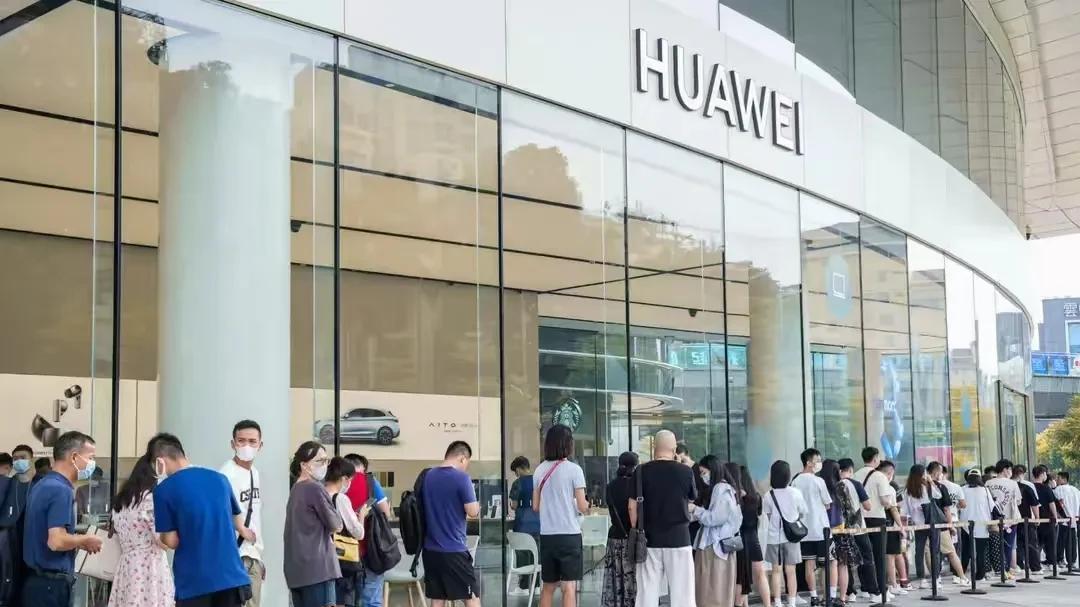 华为突然官宣：任正非女儿代言新形态手机，新机太猛了