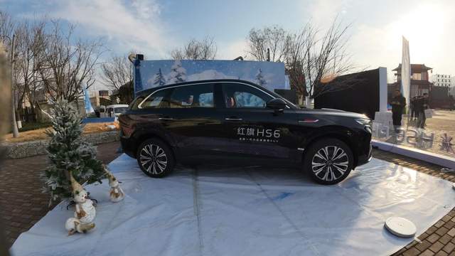 红旗HS6 PHEV区域上市，以“更好的大五座”重塑家庭出行！