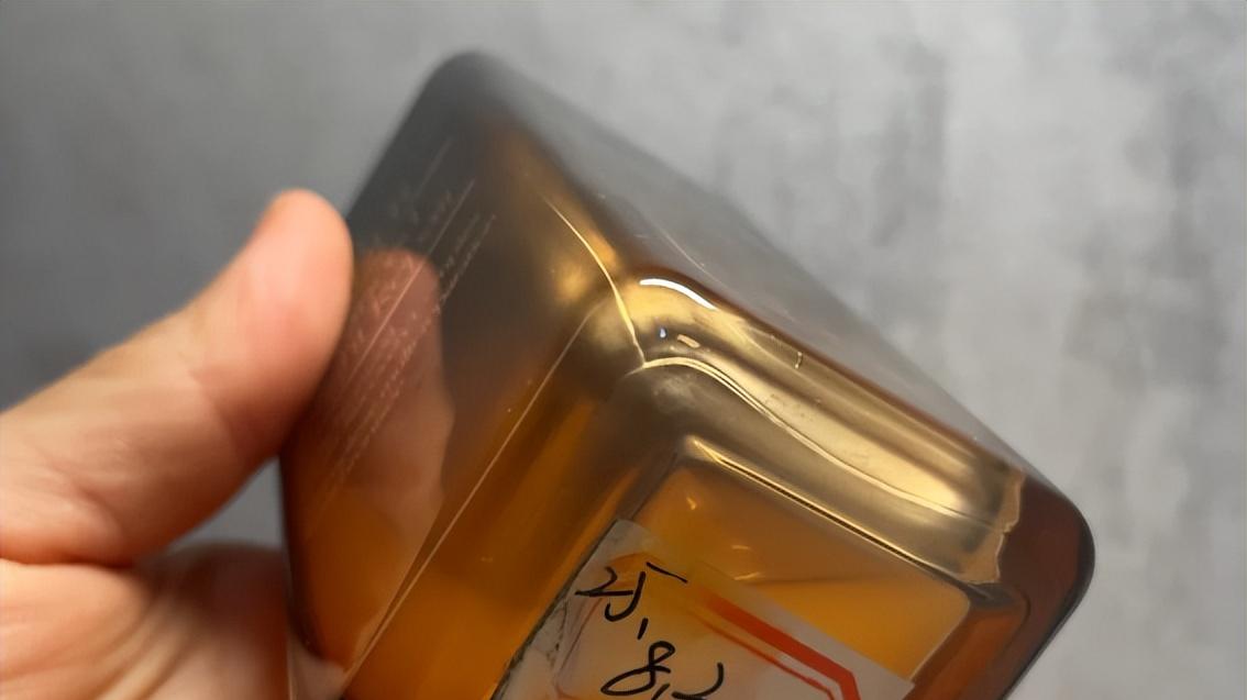 女生用完的化妆品空瓶有啥用？扔掉可惜，不如动手改造，妙用太多