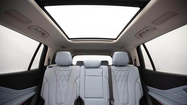 当科技感遇上实用主义：从自动门把手看中国汽车产业的双轨突围