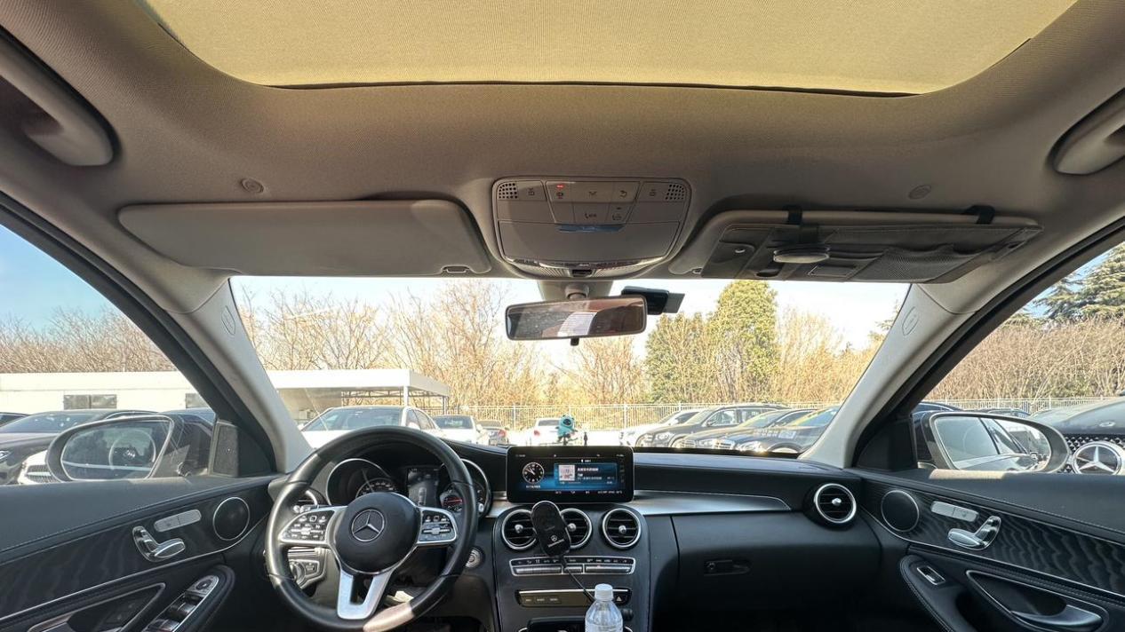 15万体验豪华品牌，2019款奔驰C260L运动版，蓝色外观仅5.3万公里