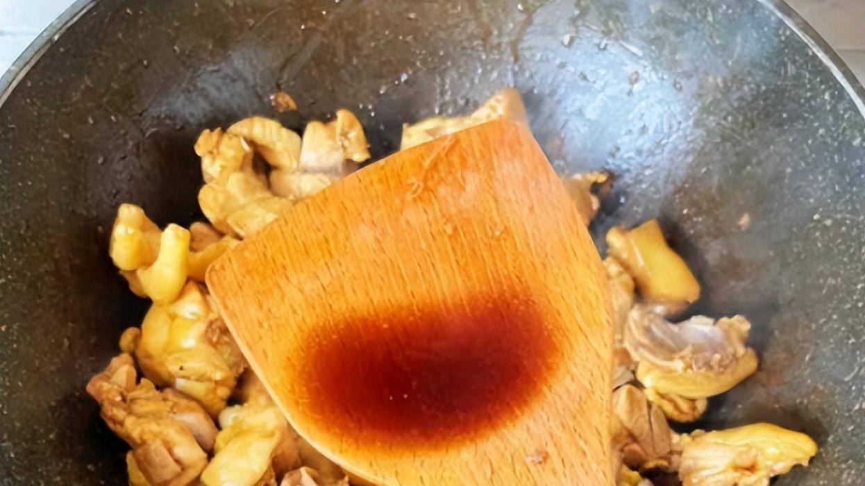 春末你该试试这道菜！牛羊肉都挤不进去的焖锅秘诀