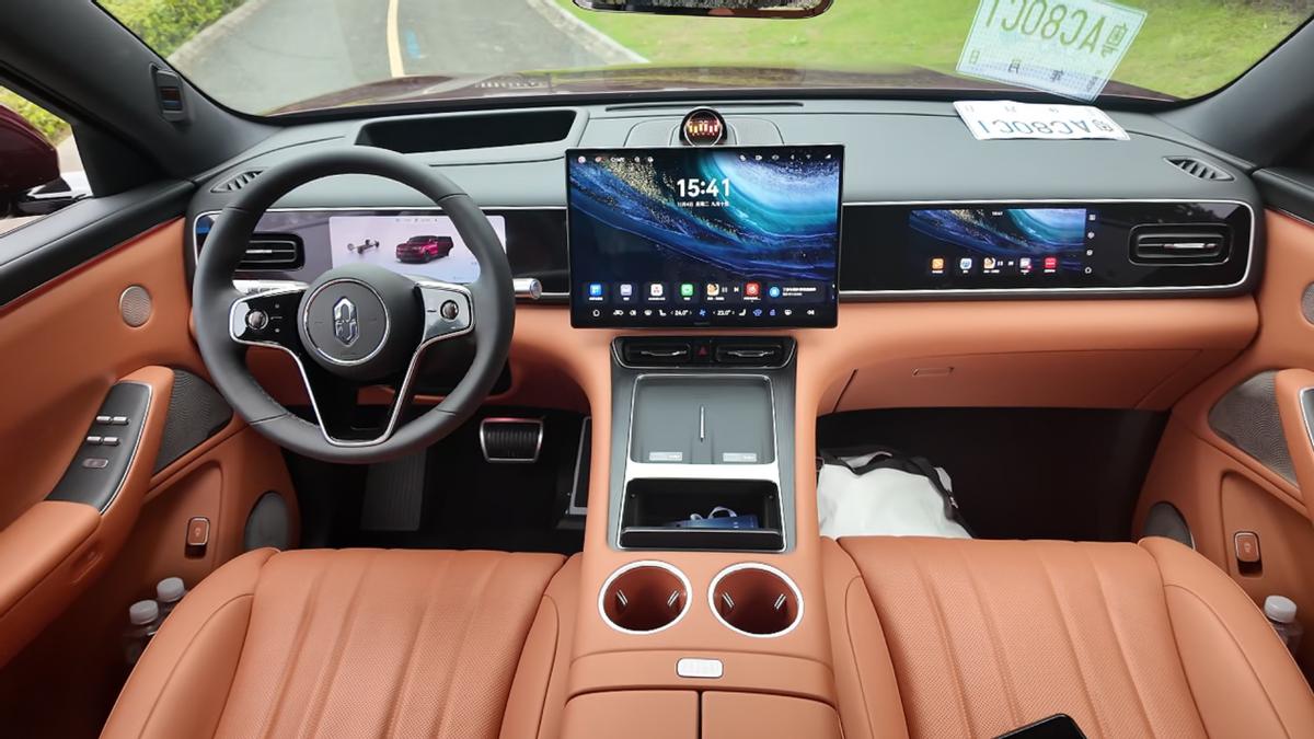 全新问界M7试驾：华为智驾秒变老司机，1625km续航无焦虑