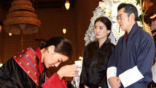 不丹王后出席泰国国葬，身穿黑丧服意外惊艳，盛世美颜展露无遗