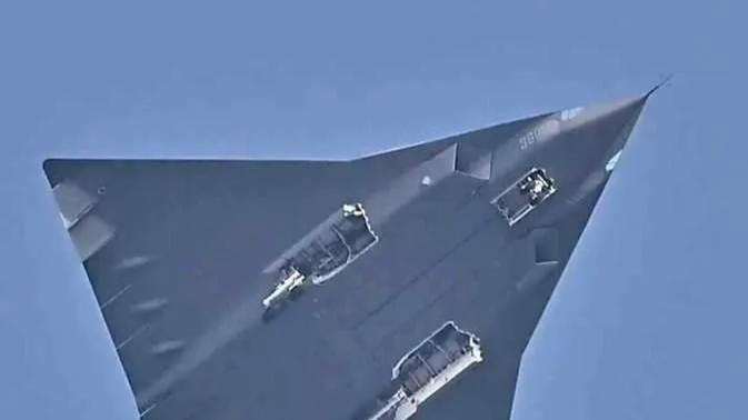 【海外看中国】中国空军第六代歼-36战机进行第二次飞行