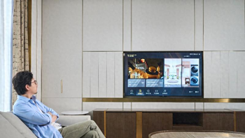 为设备注入温度，AI让酒店客房成为“会响应的家”