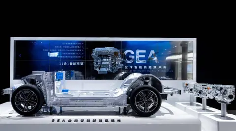 中国星全新东方曜系列亮相，吉利给出燃油车高价值升维示范样本