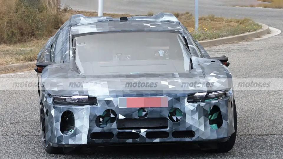 阿斯顿·马丁Lagonda谍照曝光，外观动感低趴，或配两台后置电机