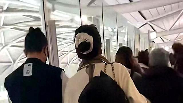 网友在大阪偶遇张兰，现身消瘦疲惫