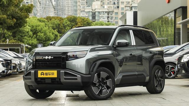 方程豹钛7预告图曝光，尺寸或超豹8，混动系统引期待