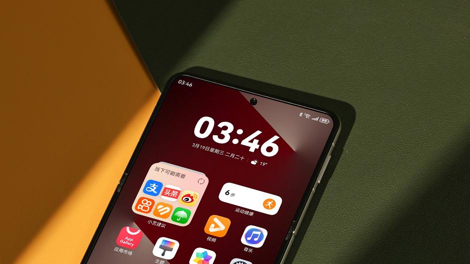 阔折叠华为Pura X首销，用户盛赞其独特的阔感体验