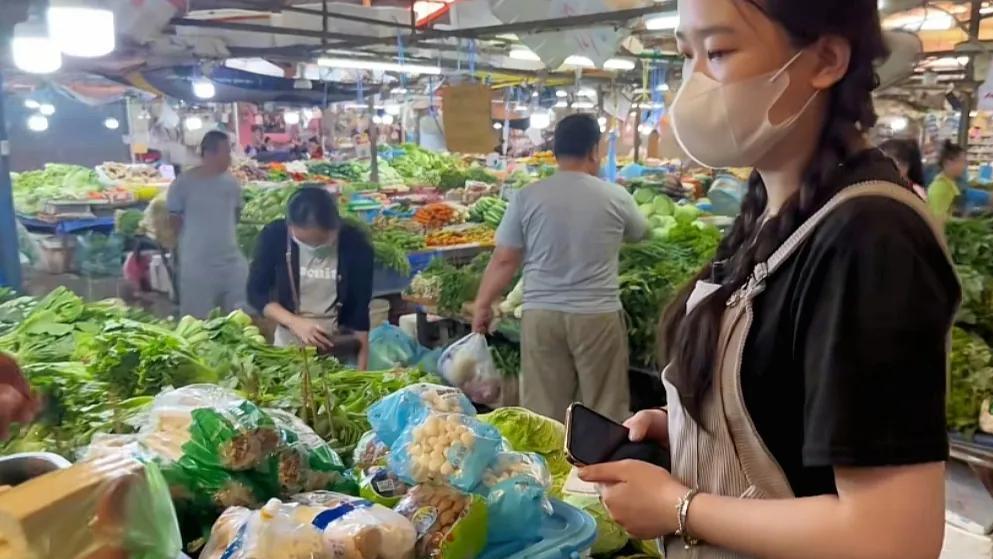 26岁湖南小伙在老挝工作，追求20岁老挝女孩一个月终获芳心！