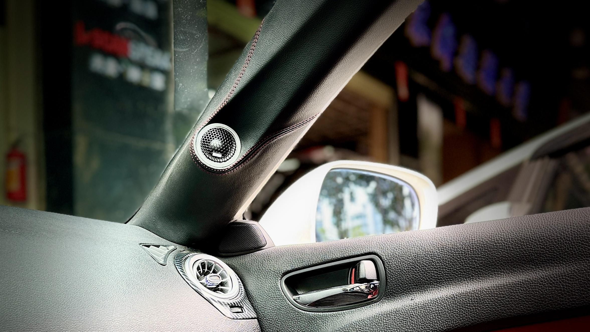 让车主耳朵怀孕！分享雷克萨斯IS300三分频+门板倒模+双12寸炮