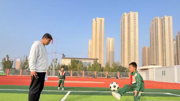 立己逐梦  绽放光芒