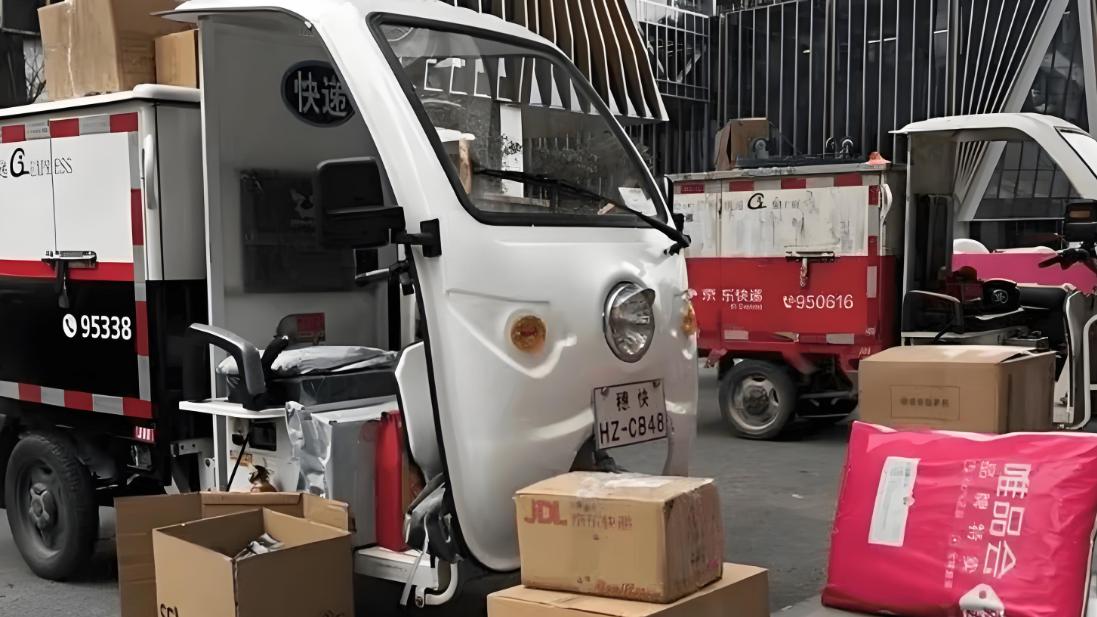 精打细算的年轻人，开始涌入折扣店买衣服