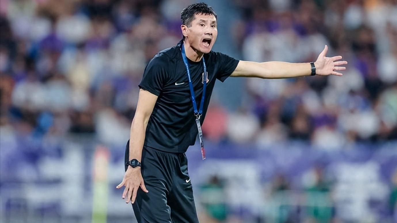 邵佳一接任国足主帅，携外籍教练组出征！中国足球迎来新希望！