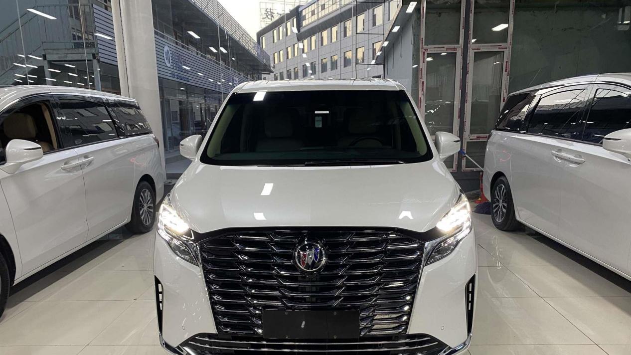 23款别克GL8ES陆尊，落地不到一年，23万商务接待新选择？