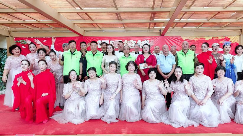情暖重阳：福延公益开展敬老活动，300名老人乐享文艺盛宴