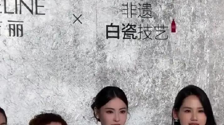 张柏芝把青瓷穿身上秒了高P网红！新中式封印港风神颜杀疯了