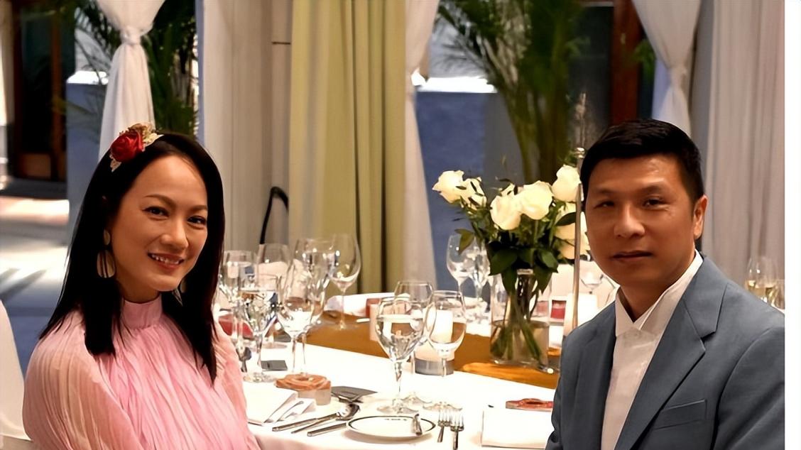TVB绿叶女神近照曝光，48岁冻龄美貌引热议，网友：像极了王菲