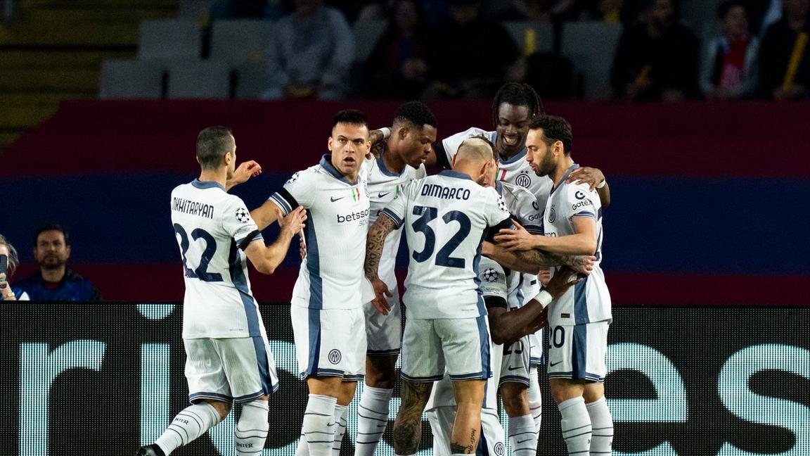 国米大腿伤缺欧冠生死战，巴萨要笑醒？就不怕是烟雾弹？