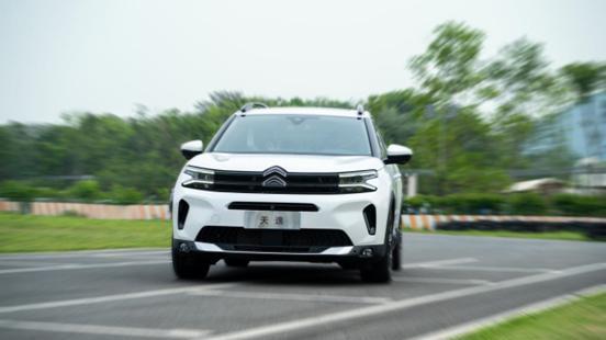 5008 灵动空间与舒稳底盘“双重圈粉”