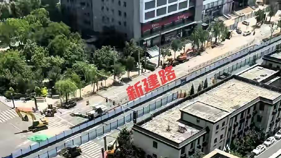 太原新建路改造封闭中小学校路口，师生家长没公交绕远路吃不消