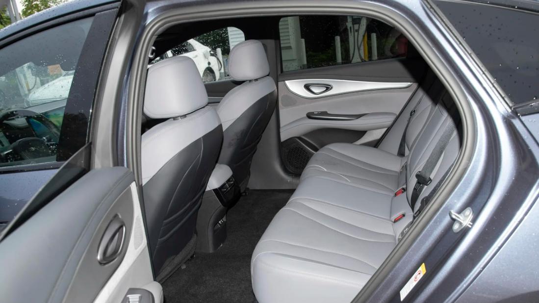 DM 5.0混动技术继续蔓延，混动版海豹推出全新车系，起步价13.98万