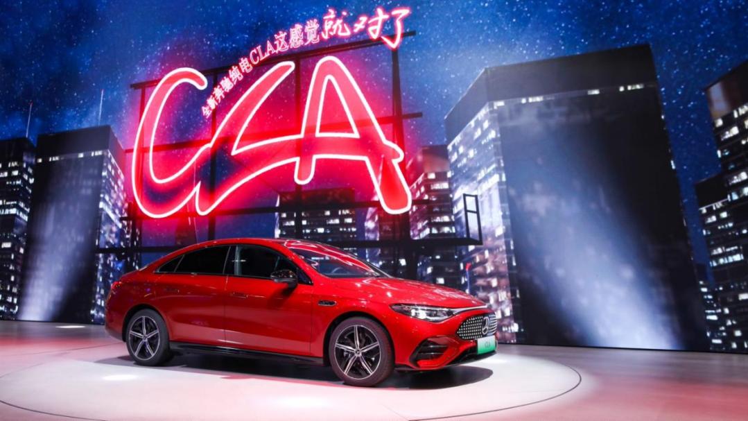 百年星徽向新行，奔驰广州车展的经典与创新之约