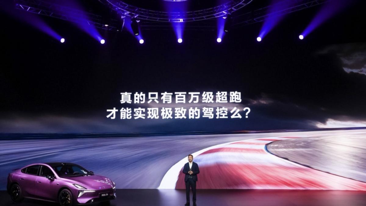 15万开出法拉利底盘，深蓝L06这次的王牌真的有点狠！