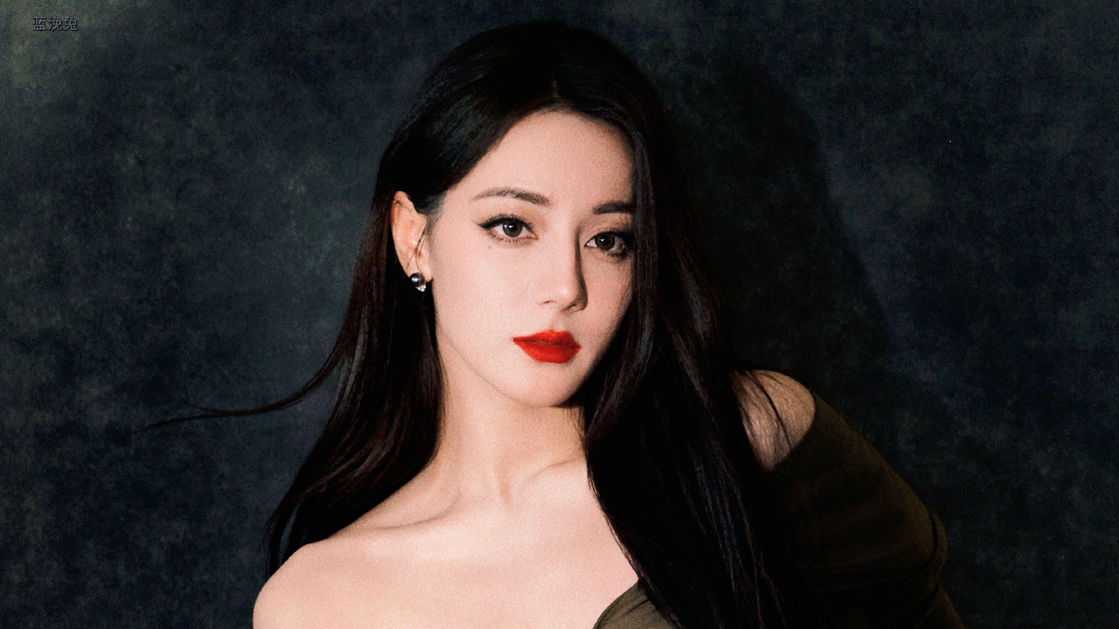 迪丽热巴：艺术殿堂的灵动舞者