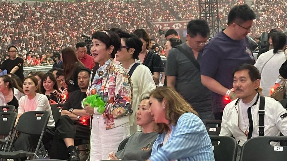 王菲已秘密抵港！谢霆锋20年来首唱，不换衫不化妆也令四万人疯狂
