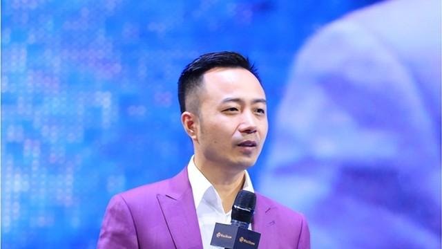 他凭一张嘴骗走国人数亿，在他国被奉为座上宾，这个富豪什么来头