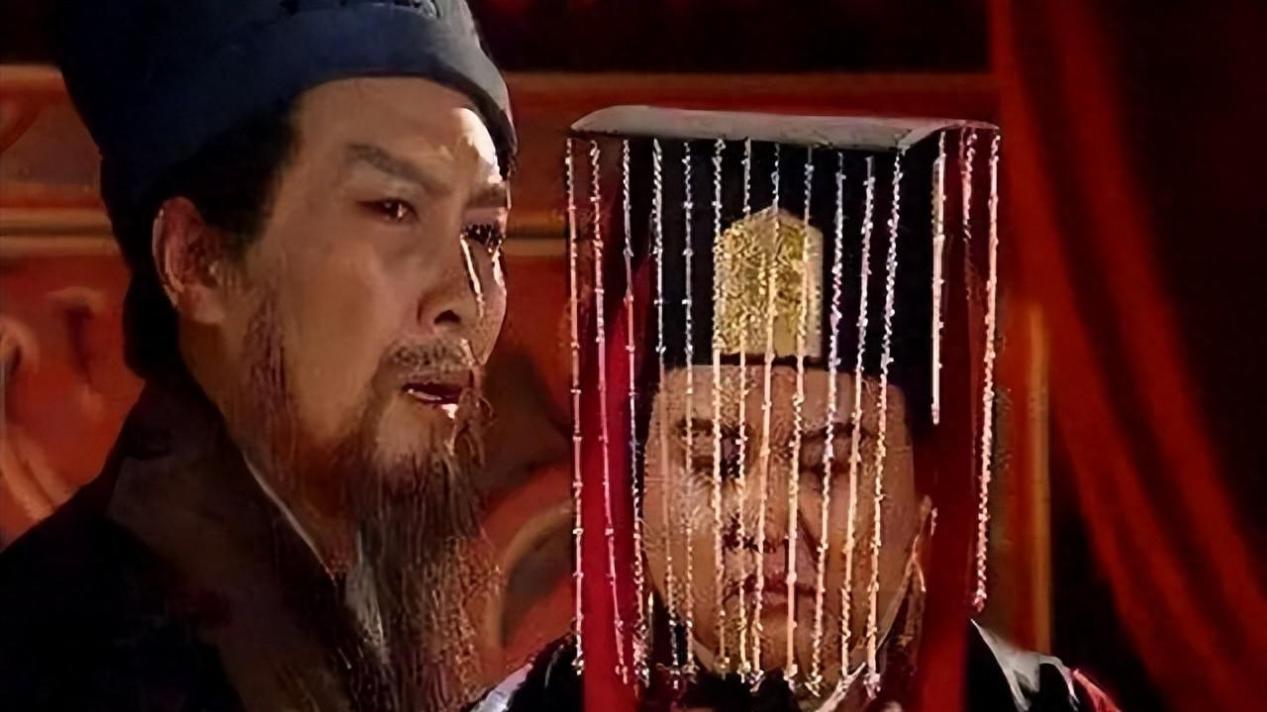 诸葛亮临终前，为何主动交代自己的家产，你看看刘禅这小子干了啥