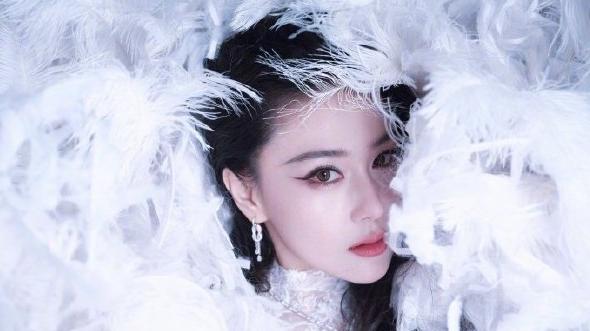 晒斑秃、亮针灸脸，还敢怼造谣者？张馨予 “不把外人当”，是内娱活人天花板还是太敢？