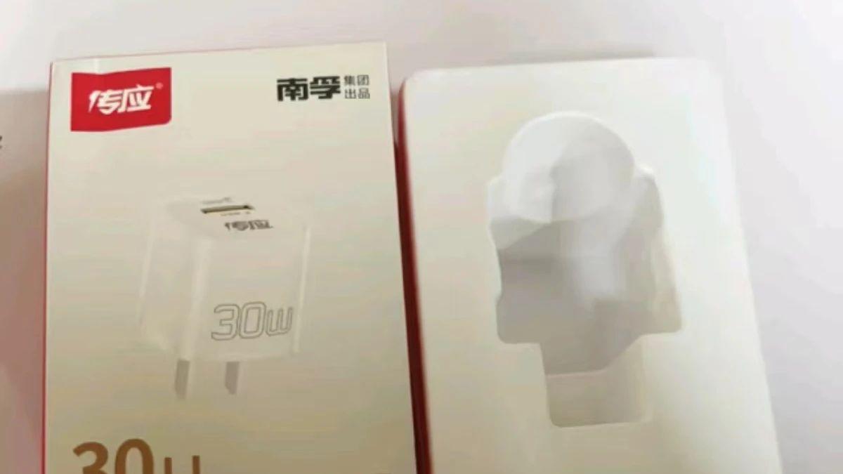 超高性价比的mini充电头，30W功率+双接口，全新才19.7元