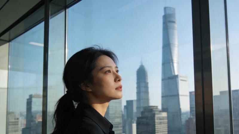 中女时代崛起：打破年龄枷锁，35 + 女性正在重新定义价值。