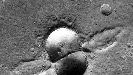 地球和月球上那么多陨石坑，为什么都是空的？陨石都去哪了？